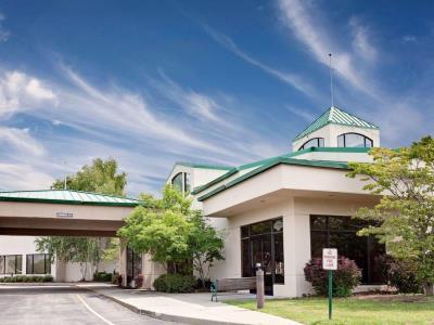 Hotel Ramada By Wyndham Fishkill Exterior foto